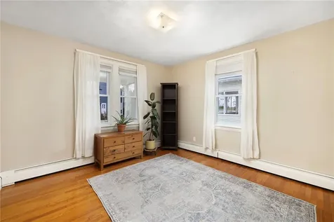 31 Longwood Avenue Warwick RI 02888