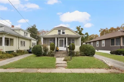 31 Longwood Avenue Warwick RI 02888