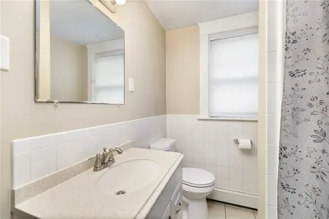 31 Longwood Avenue Warwick RI 02888