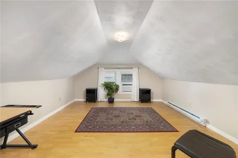 31 Longwood Avenue Warwick RI 02888