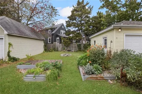 31 Longwood Avenue Warwick RI 02888