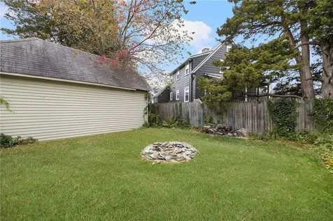 31 Longwood Avenue Warwick RI 02888