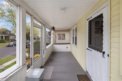 31 Longwood Avenue Warwick RI 02888