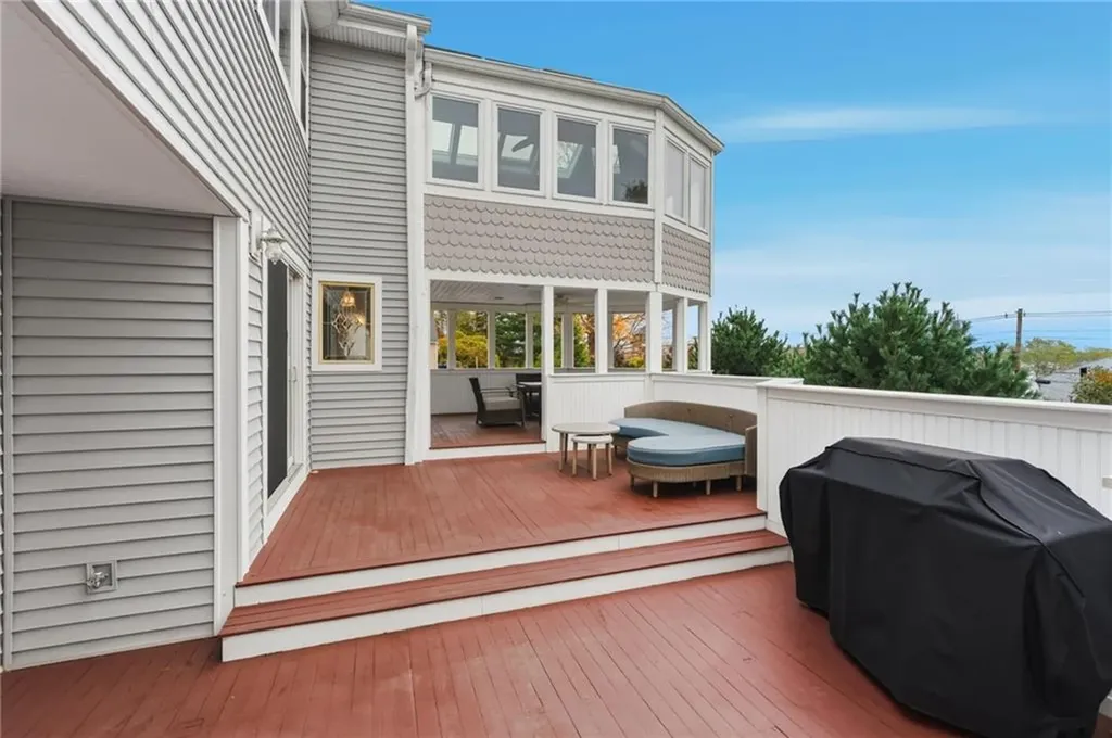 21 Crestwood Road Warwick RI 02886