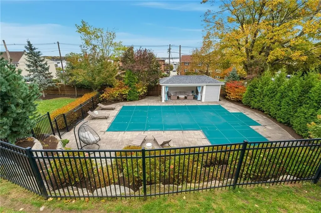 21 Crestwood Road Warwick RI 02886