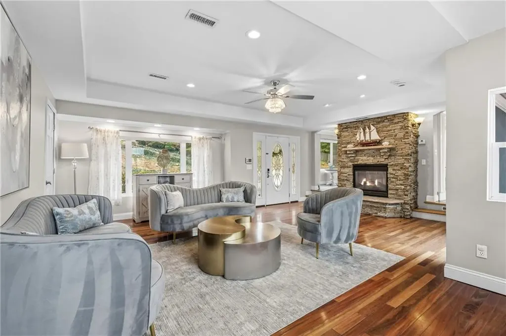 21 Crestwood Road Warwick RI 02886