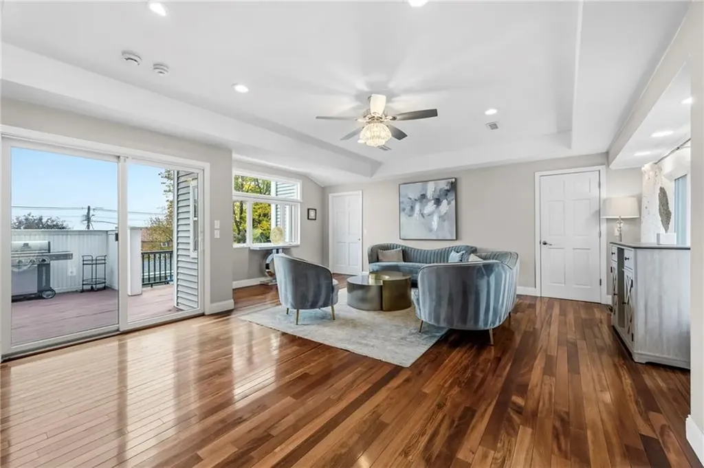 21 Crestwood Road Warwick RI 02886