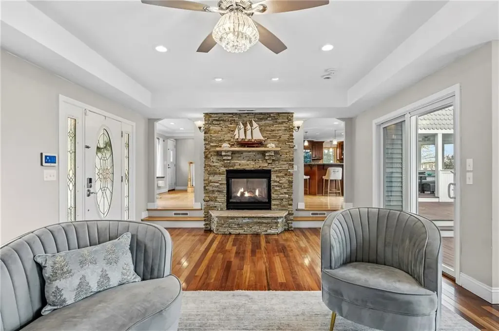 21 Crestwood Road Warwick RI 02886