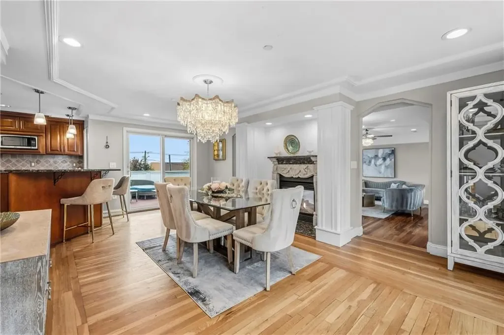 21 Crestwood Road Warwick RI 02886