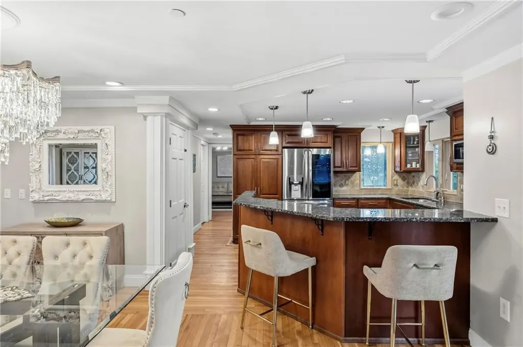 21 Crestwood Road Warwick RI 02886