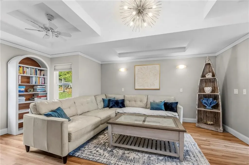 21 Crestwood Road Warwick RI 02886