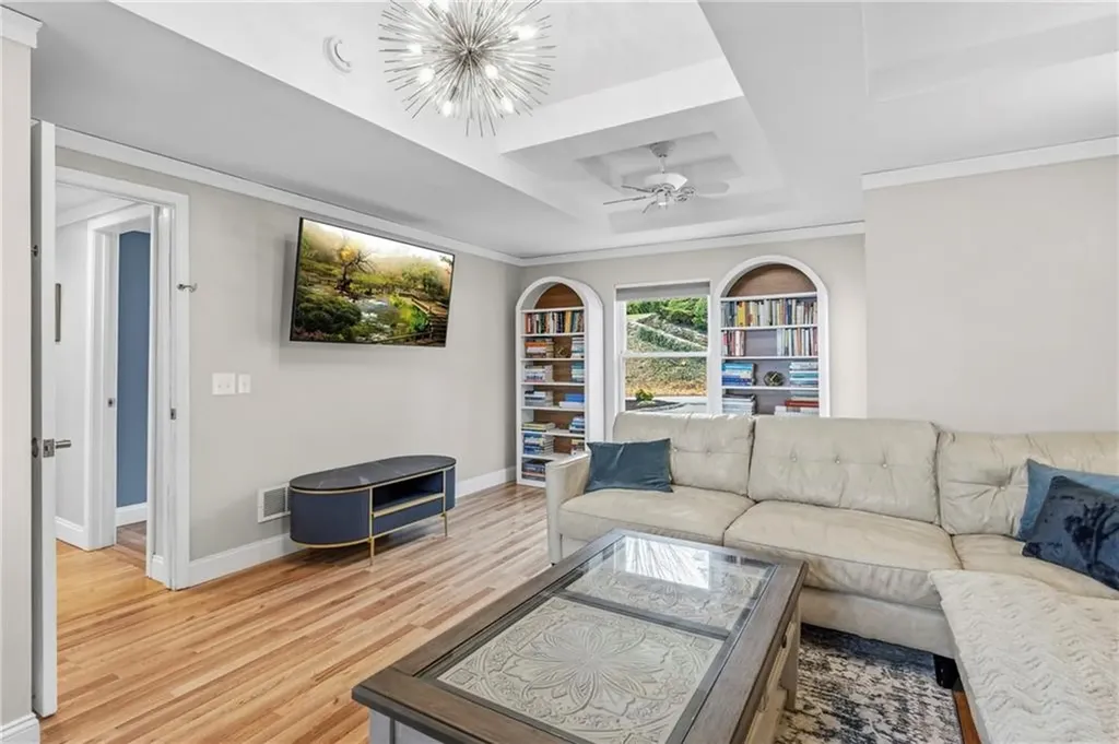 21 Crestwood Road Warwick RI 02886