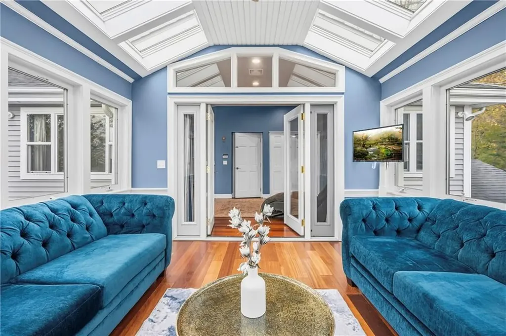 21 Crestwood Road Warwick RI 02886