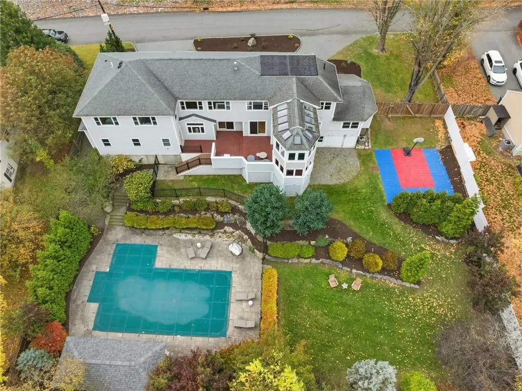 21 Crestwood Road Warwick RI 02886