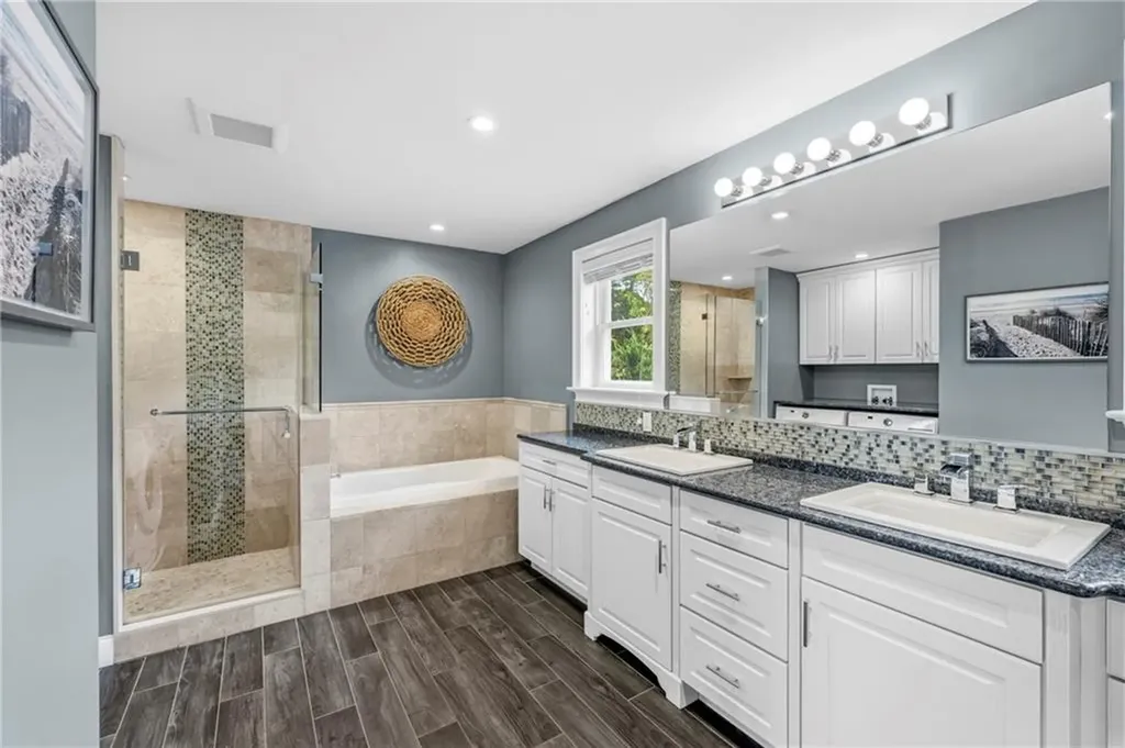 21 Crestwood Road Warwick RI 02886