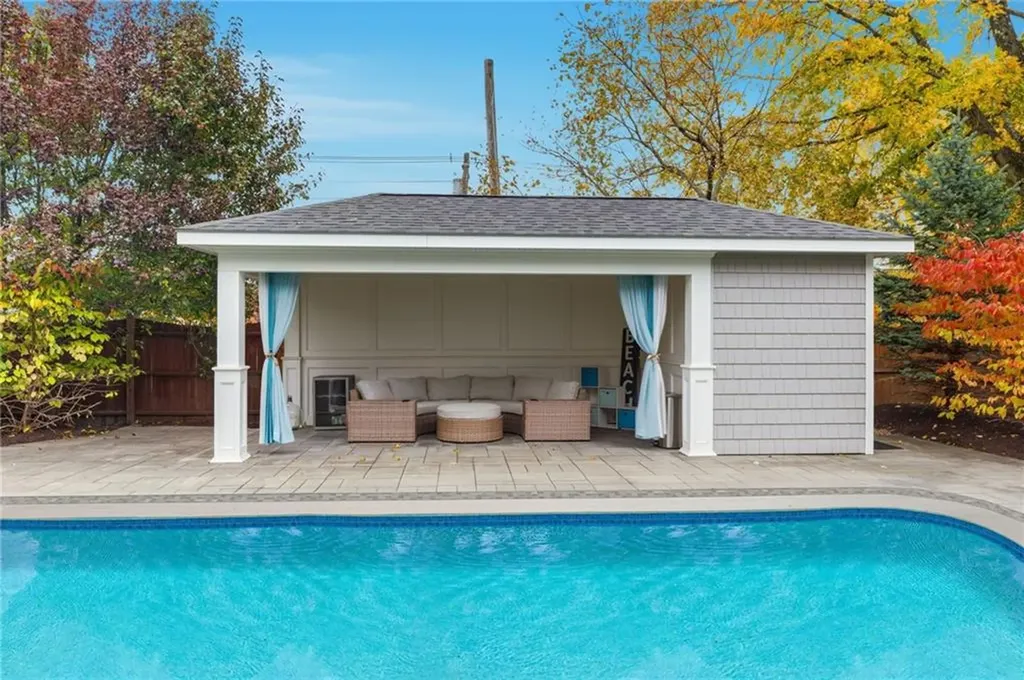 21 Crestwood Road Warwick RI 02886