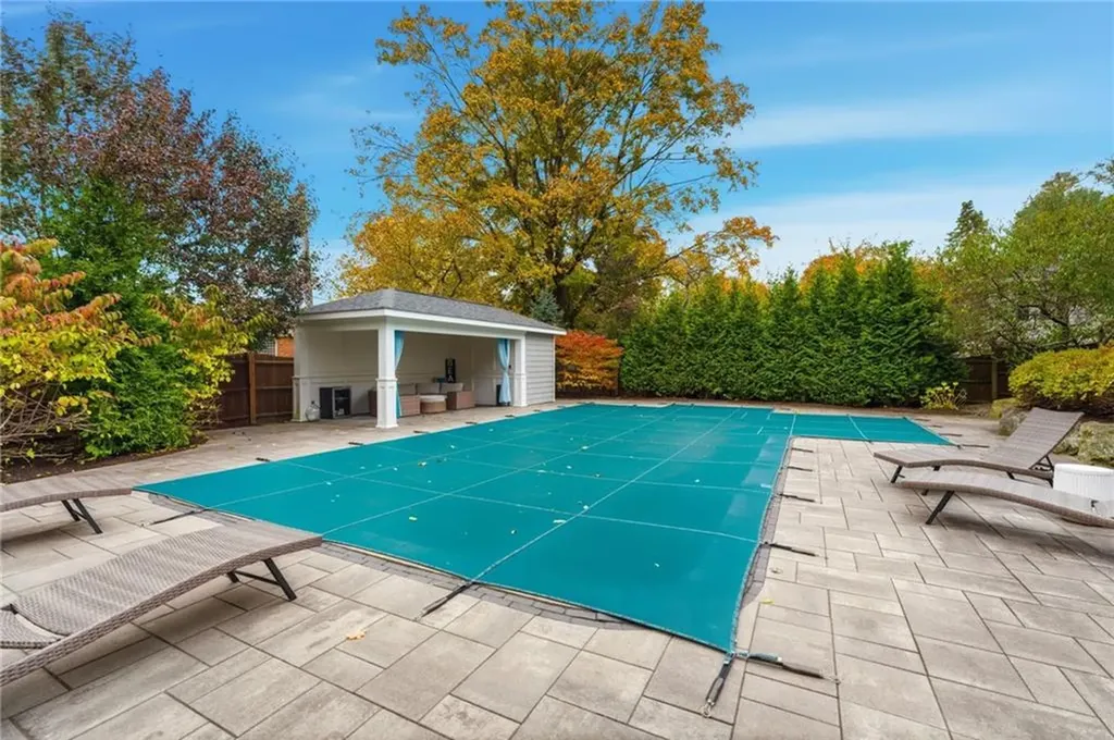 21 Crestwood Road Warwick RI 02886