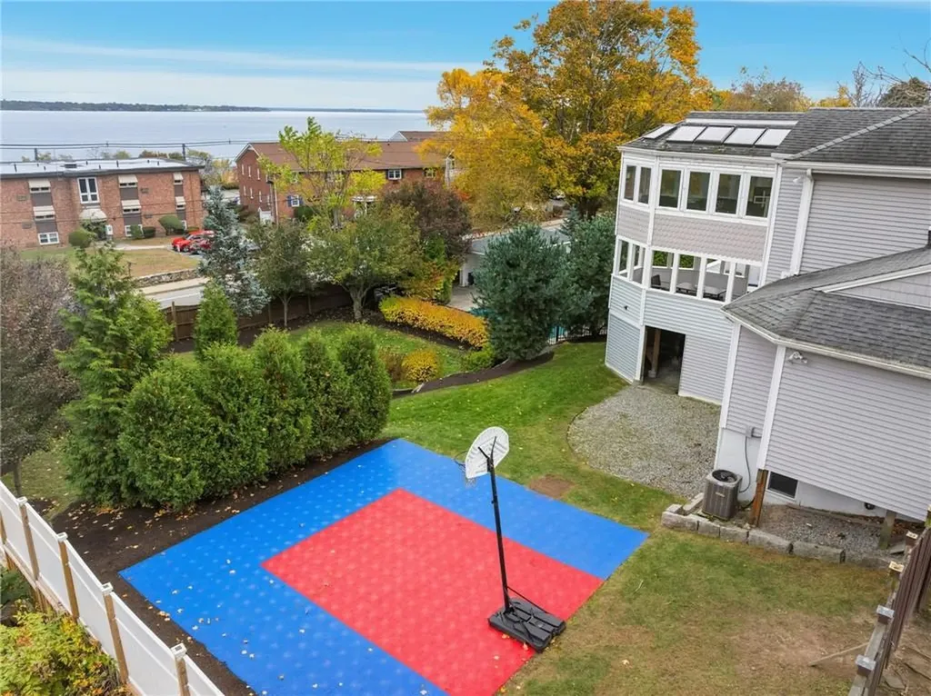 21 Crestwood Road Warwick RI 02886