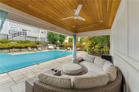 21 Crestwood Road Warwick RI 02886