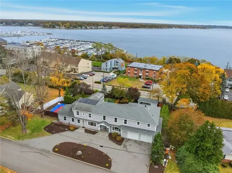 21 Crestwood Road Warwick RI 02886