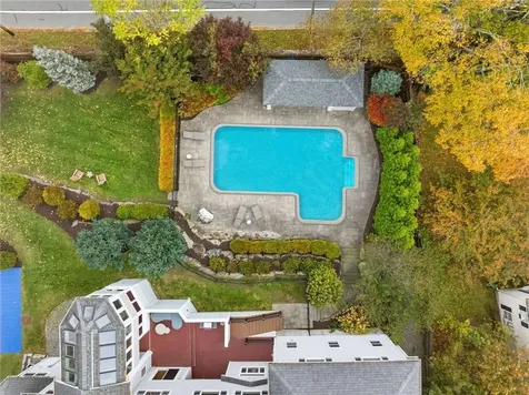 21 Crestwood Road Warwick RI 02886