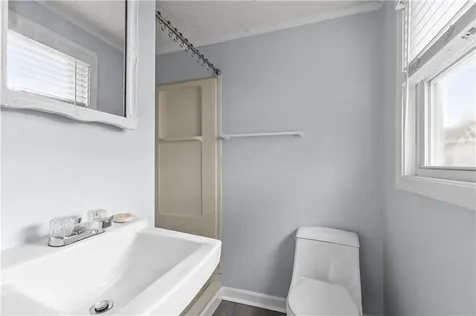 162 Center Avenue Middletown RI 02842