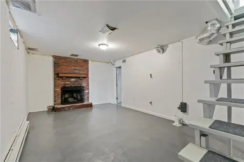 162 Center Avenue Middletown RI 02842