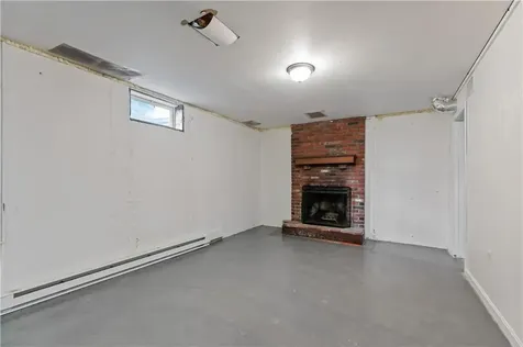 162 Center Avenue Middletown RI 02842