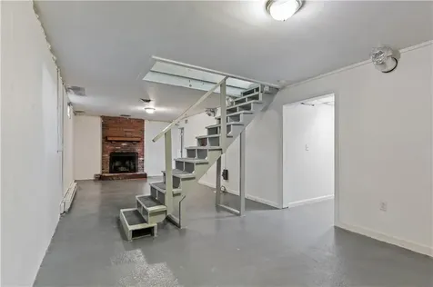 162 Center Avenue Middletown RI 02842