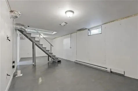 162 Center Avenue Middletown RI 02842