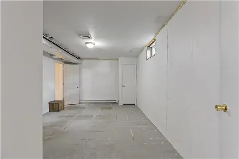 162 Center Avenue Middletown RI 02842