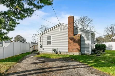 162 Center Avenue Middletown RI 02842