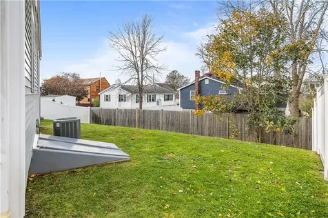 162 Center Avenue Middletown RI 02842