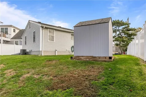 162 Center Avenue Middletown RI 02842