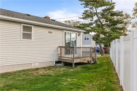 162 Center Avenue Middletown RI 02842