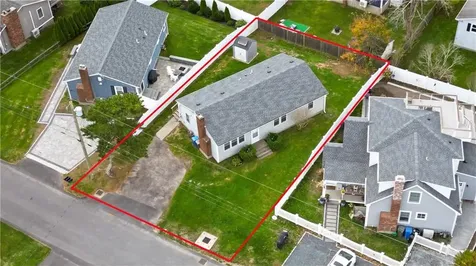 162 Center Avenue Middletown RI 02842