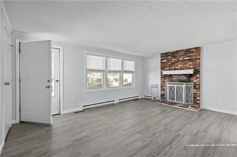 162 Center Avenue Middletown RI 02842