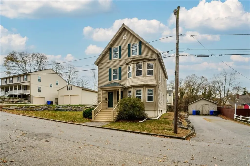 6 8 Fuller Avenue East Providence RI 02915