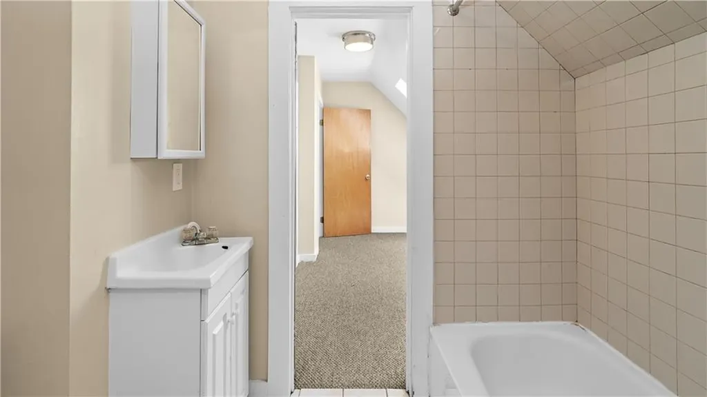 6 8 Fuller Avenue East Providence RI 02915