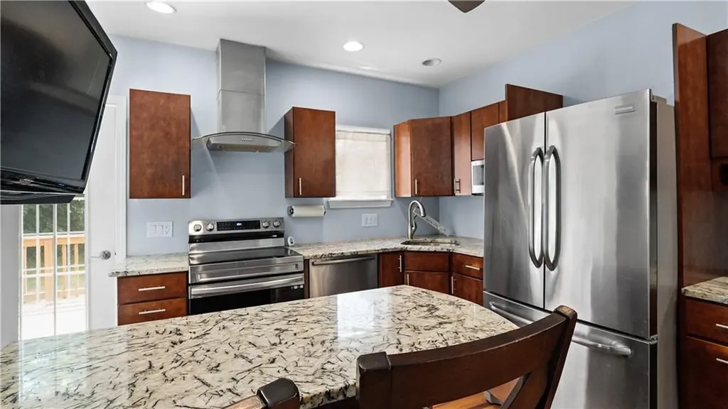 6 8 Fuller Avenue East Providence RI 02915