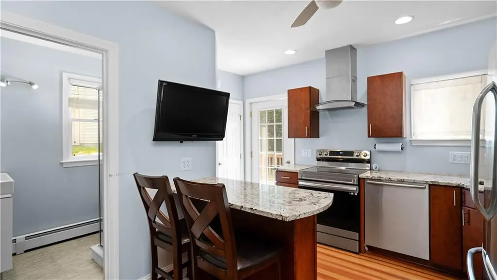 6 8 Fuller Avenue East Providence RI 02915