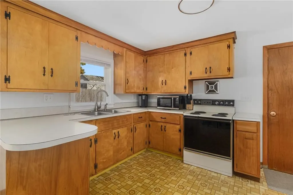 89 Lowell Street West Warwick RI 02893