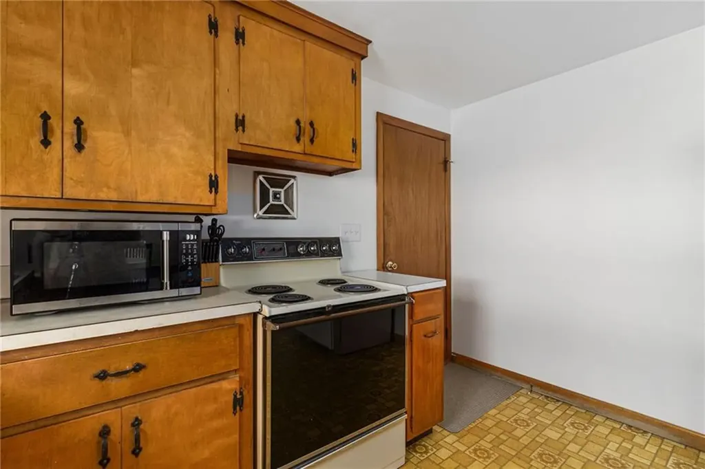 89 Lowell Street West Warwick RI 02893