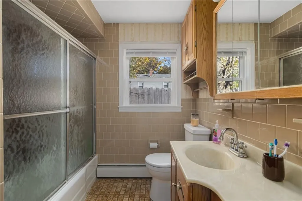 89 Lowell Street West Warwick RI 02893