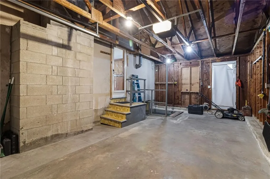 89 Lowell Street West Warwick RI 02893