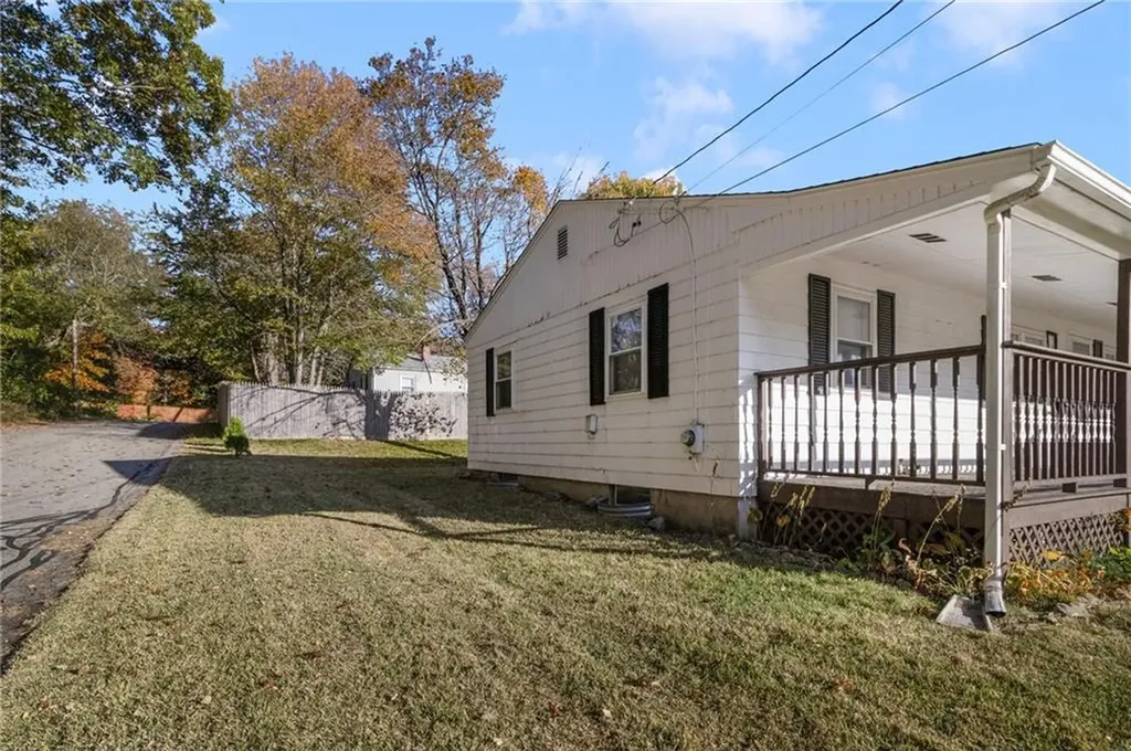 89 Lowell Street West Warwick RI 02893