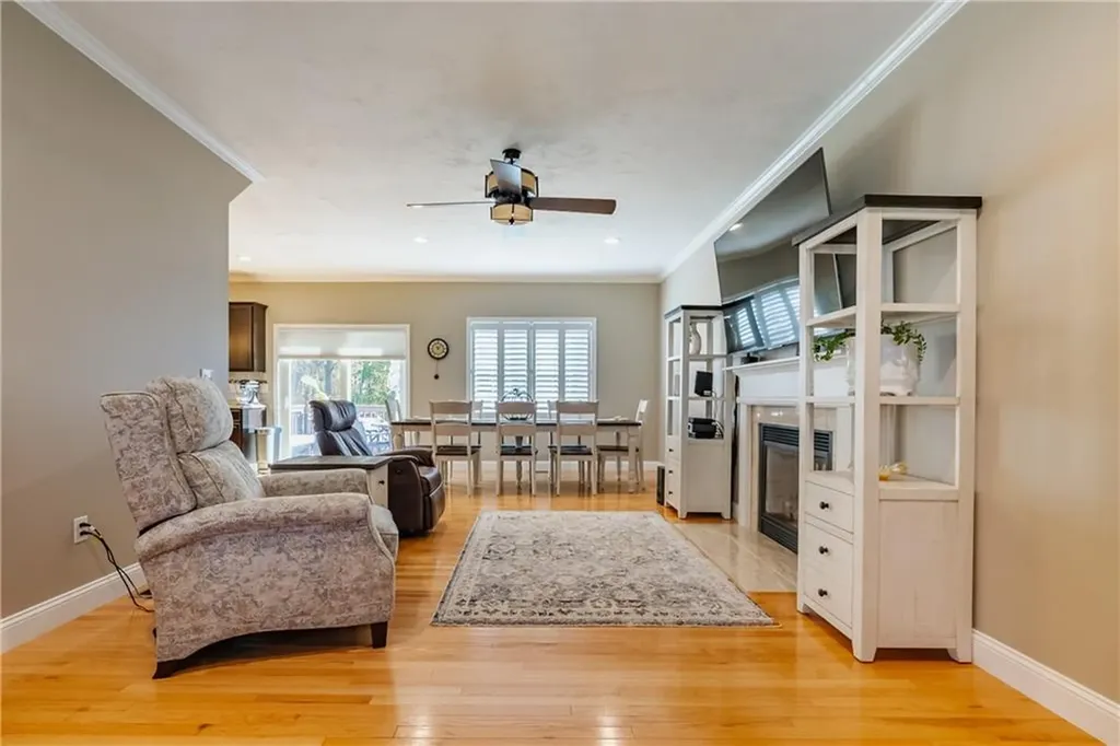 121 Ashbrook Drive Cranston RI 02921