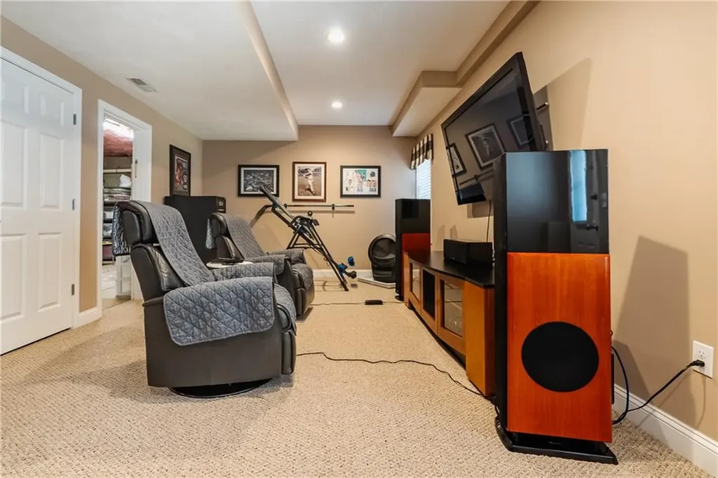 121 Ashbrook Drive Cranston RI 02921