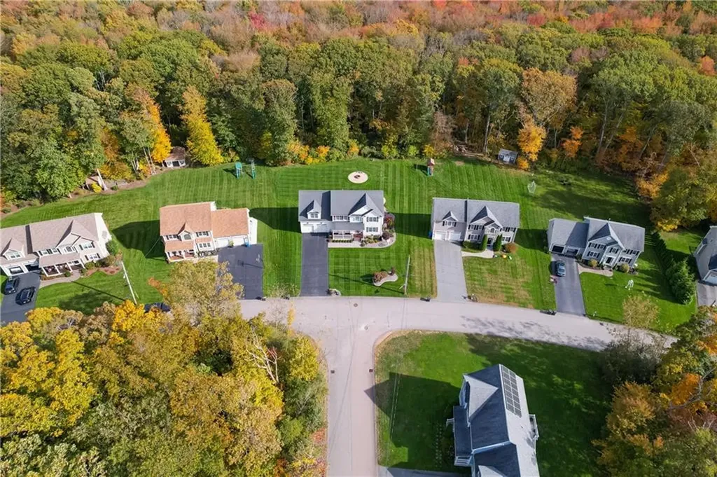 121 Ashbrook Drive Cranston RI 02921