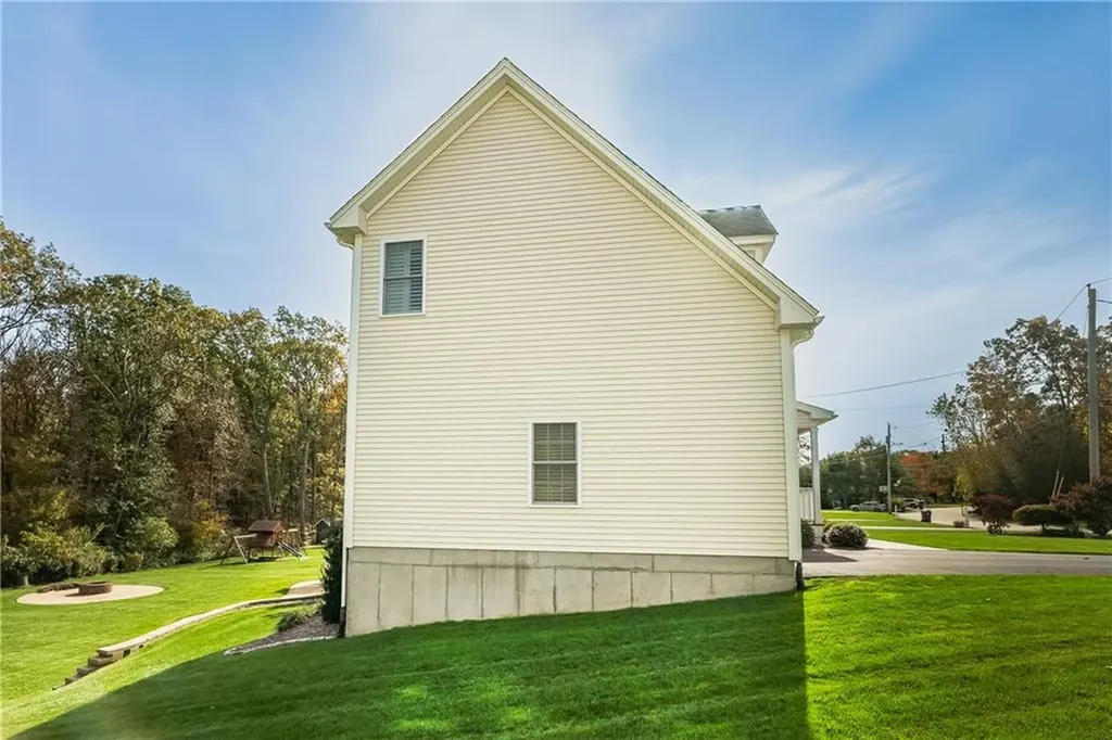 121 Ashbrook Drive Cranston RI 02921